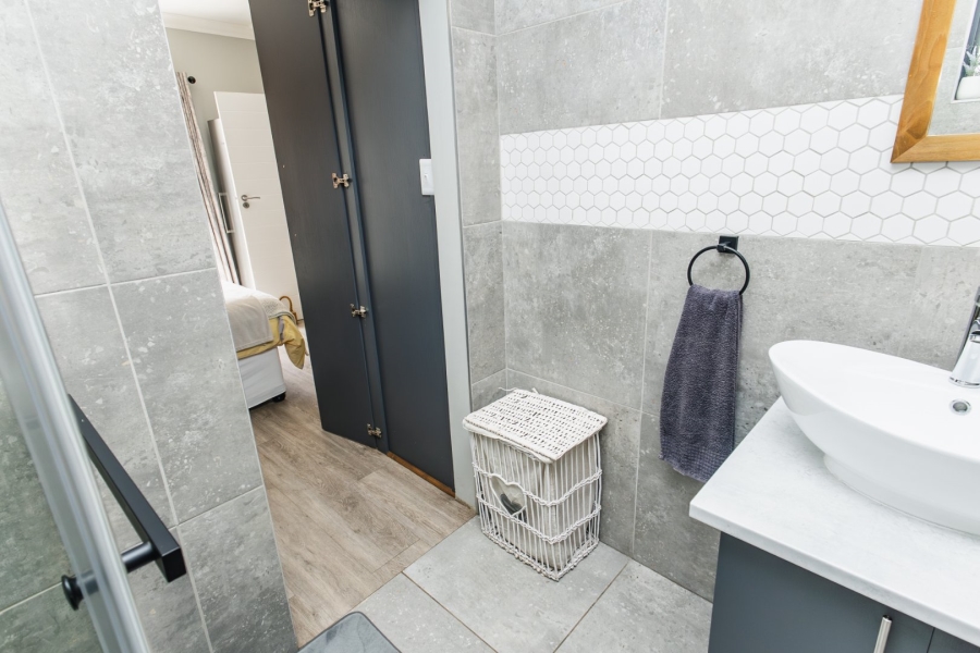 5 Bedroom Property for Sale in Somerton Estate Free State